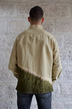 Charger l&#39;image dans la galerie, Chemise vert kaki motif tie and dye
