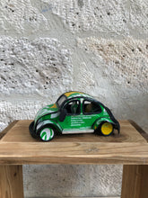 Charger l&#39;image dans la galerie, Vroum- Figurines automobiles recyclées - Artisan sénégalais
