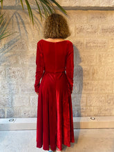 Load image into Gallery viewer, Wine - Robe en velours - Adama Paris
